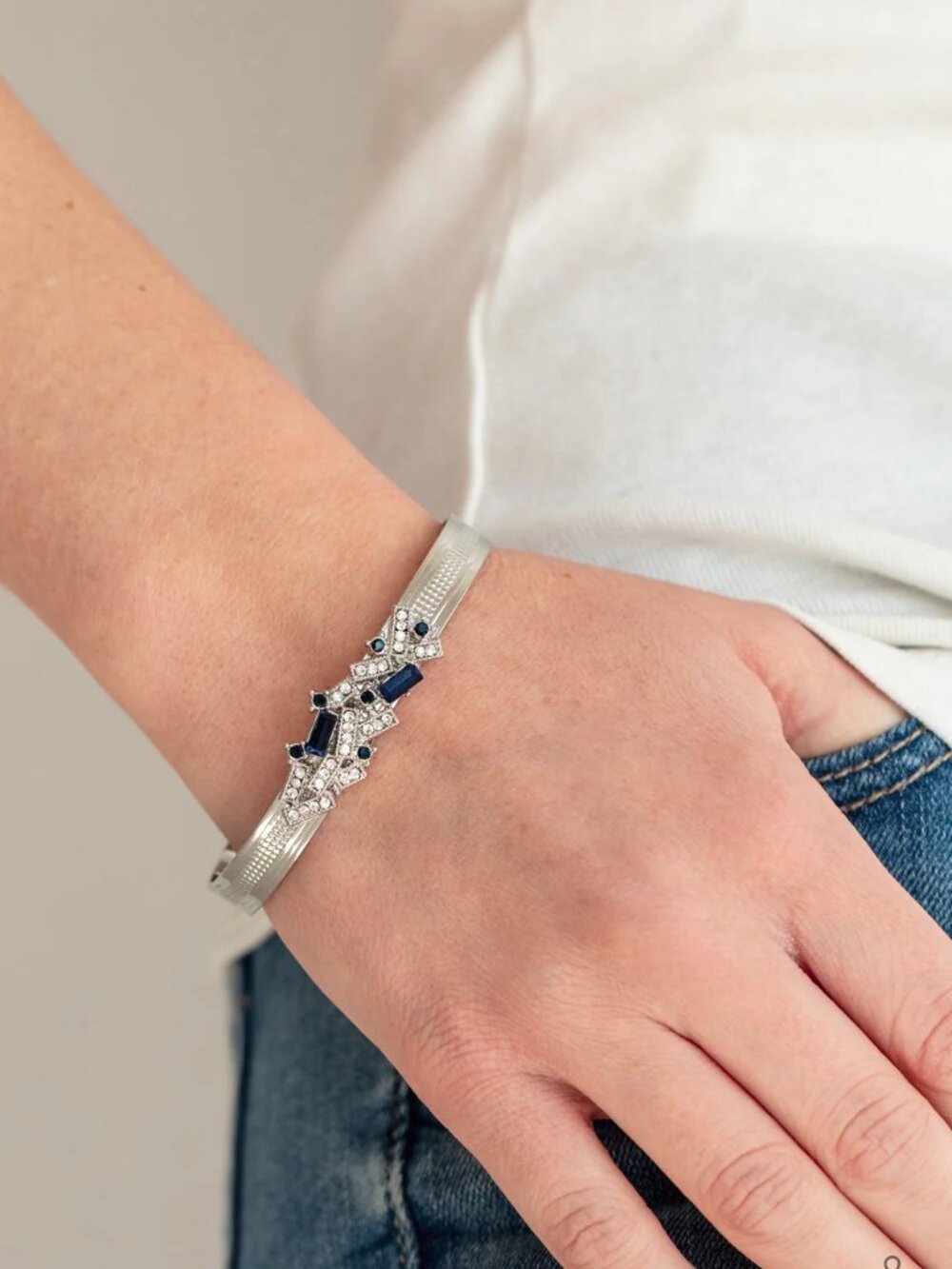 Paparazzi Jewelry Accessories - A Chic Clique - Blue Bracelet - Vintage